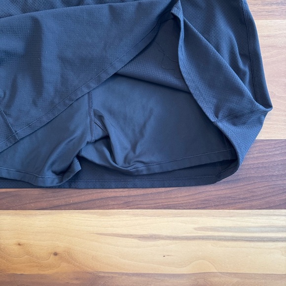 Athleta Black Action Skort in Dobby 14.5” Sz. MEDIUM - Picture 7 of 8